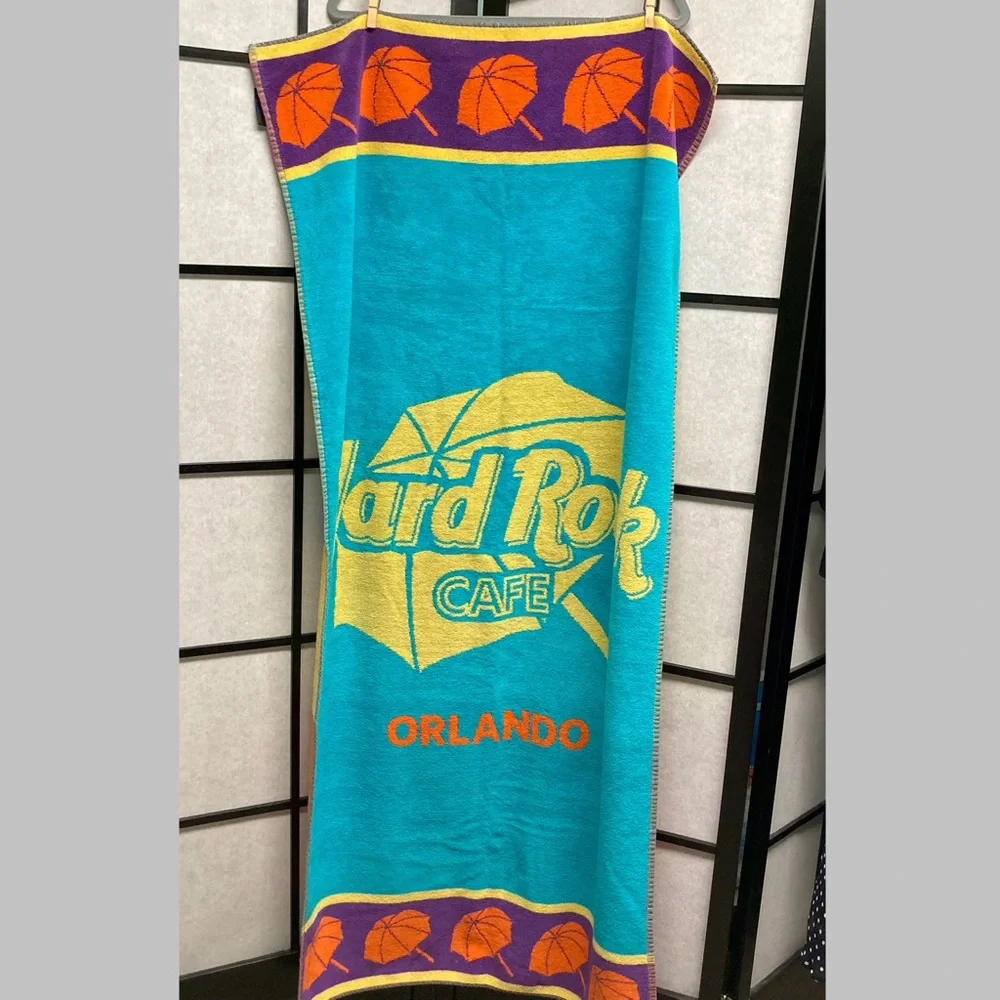 NWOT Hard Rock Cafe Orlando thick plush souvenir beach towel 25 in x 54 in.